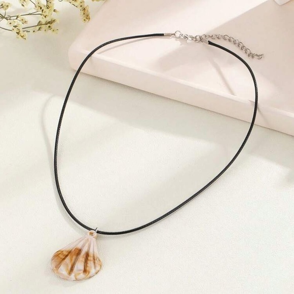 Acrylic Summer Beachy Seashell Conch Shape Pendant Black Leather Rope Necklace - Picture 4 of 7